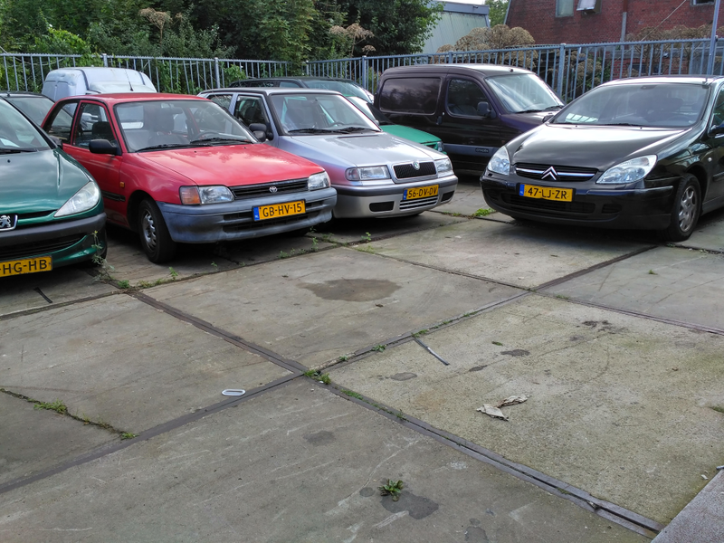 When the guy had moved 1 car already. The Lancia is in the back, in the corner. Other than the Citroën all these cars were rather shitty.